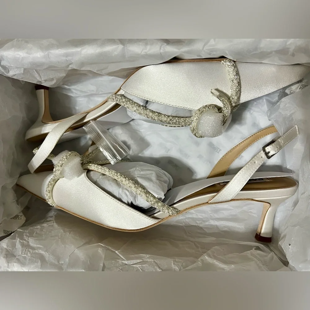 Badgley Mischka Angelina Slingback Pointed Toe Kitten Heel Pump -white Satin 9.5